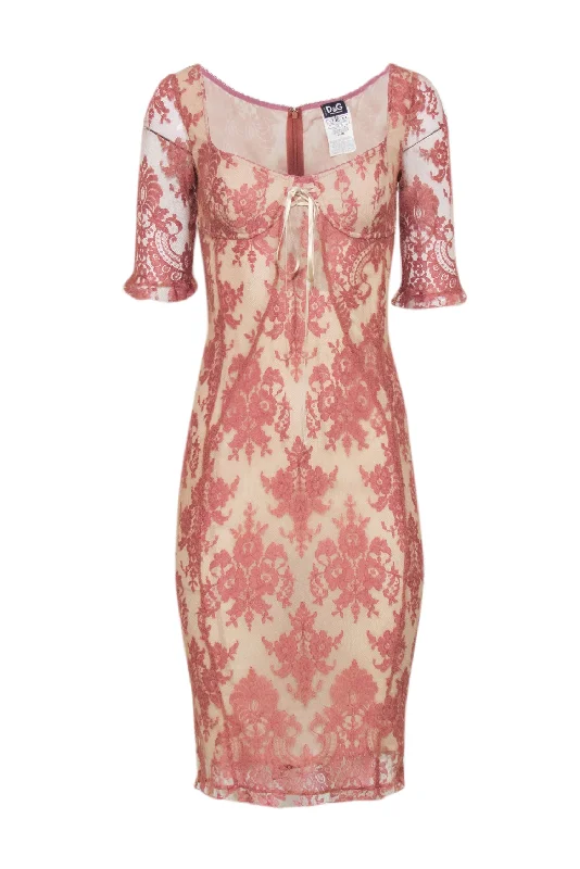 Ruffled Women Dress with Multiple Layers for a Playful and Girly Style Ruffled Women Dress with Multiple Layers for a Playful and Girly Style Dolce & Gabbana - Mauve Pink Lace Midi Dress Sz 4