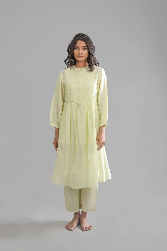 Ruffled Women Dress with Multiple Layers for a Playful and Girly Style Ruffled Women Dress with Multiple Layers for a Playful and Girly Style Lemon yellow round neck dress